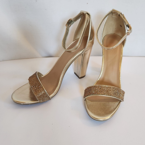 Bamboo Frenzy Gold Strappy Block 4in Heel womens size 8 - Picture 4 of 15